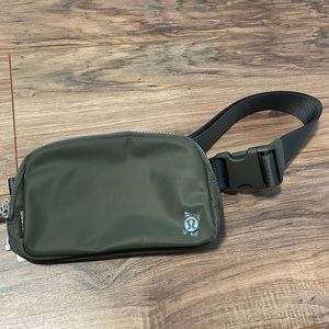 Lululemon Everywhere Belt Bag Grey Sage Extended Strap NWT